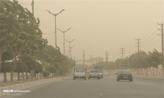 گرد و خاک آسمان شیراز را فرا گرفت