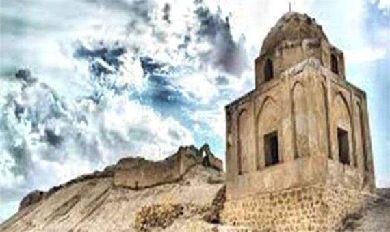 قلعه اژدها پیکر لارستان روایتگر افسانه های کهن