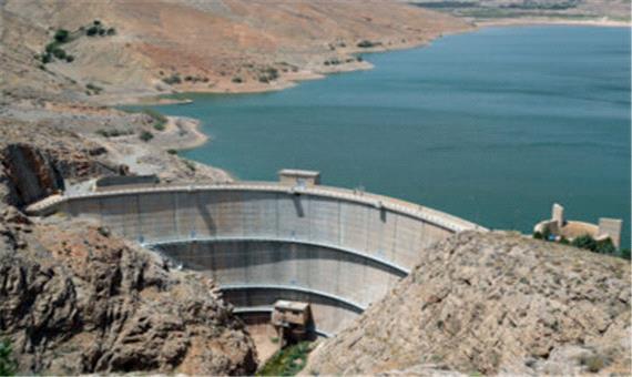 مقابله با تنش آبی در فارس: انتقال آب یا مدیریت مصرف