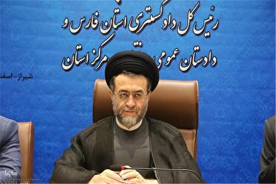 پیگیری قضایی  واژگونی اتوبوس در جاده فیروزآباد - کوار ادامه دارد