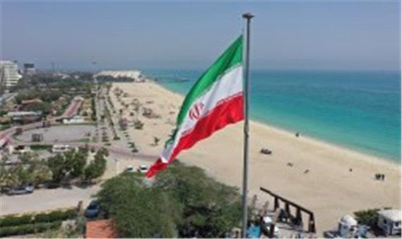 اهتزاز پرچم جمهوری اسلامی ایران به مناسبت 12 فروردین در کیش