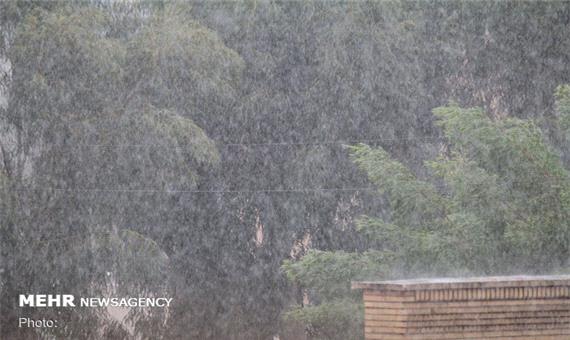 بارش سنگین باران در غرب و مرکز فارس آغاز شد