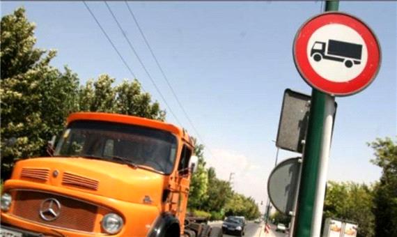خیابان‌های شیراز در اختیار کامیون‌ها، پیاده‌روها برای خودروها