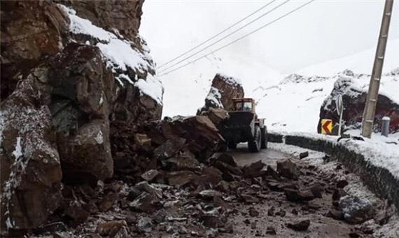 احتمال ریزش سنگ و سقوط بهمن در مسیرهای کوهستانی استان تهران