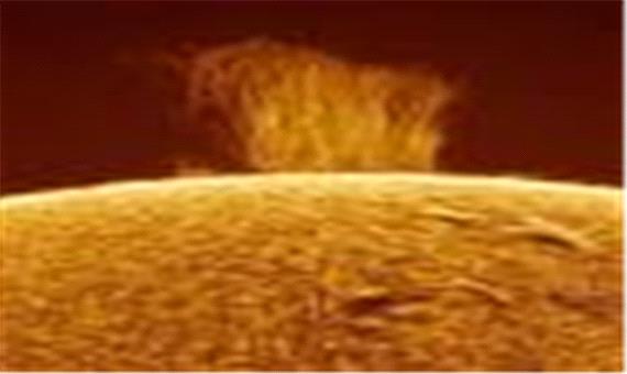تصویر یک «آبشار» خور‌شیدی خیره‌کننده روی سطح خورشید
