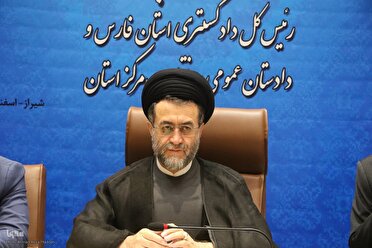 پیگیری قضایی  واژگونی اتوبوس در جاده فیروزآباد - کوار ادامه دارد