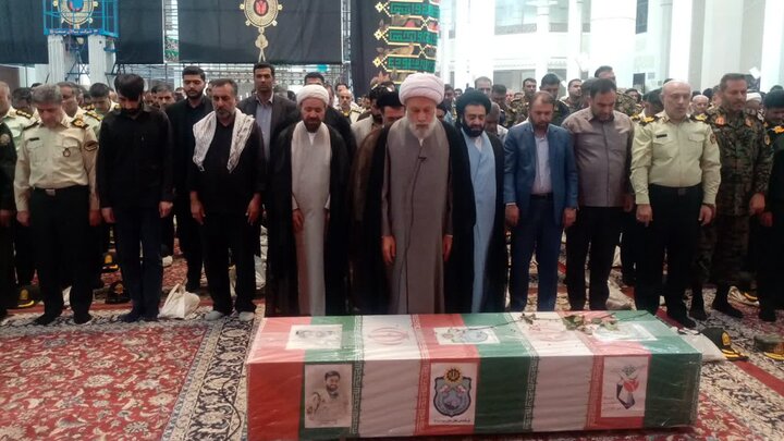 پیکر شهید مدافع امنیت در حرم مطهر شاهچراغ(ع) تشییع شد