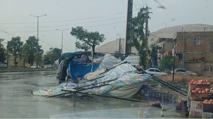 بارش شدید باران در شهر نورآباد فارس خسارت به بار آورد