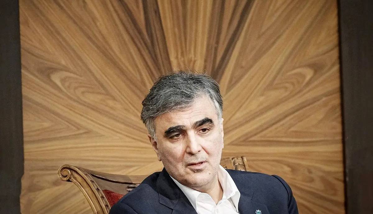 ماموریت از دست رفته؛ درباره بانک مرکزی و کارنامه محمدرضا فرزین