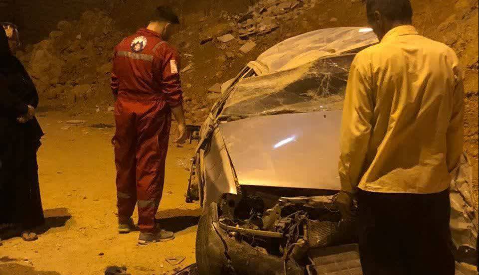 سقوط خودرو از ارتفاع در سپیدان با ۴ مصدوم