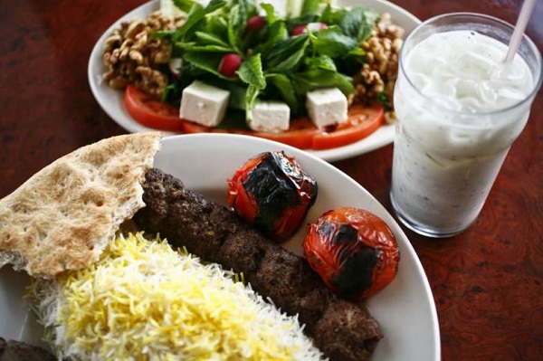 هرگز همراه غذا دوغ نخورید