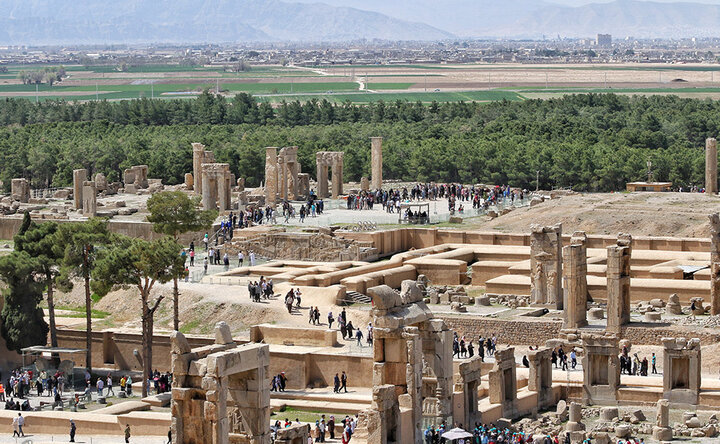 بررسی باستان شناسی محدوده نزدیک به تخت جمشید