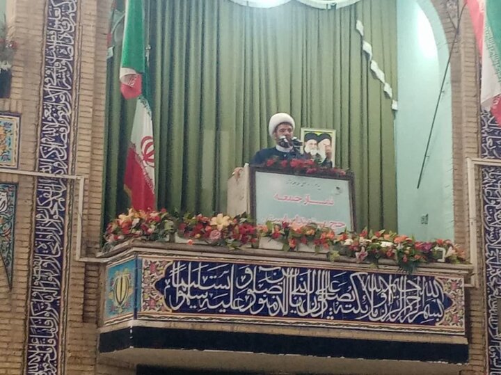 امام جمعه کازرون: پلیس ستون استوار امنیت در کشور است
