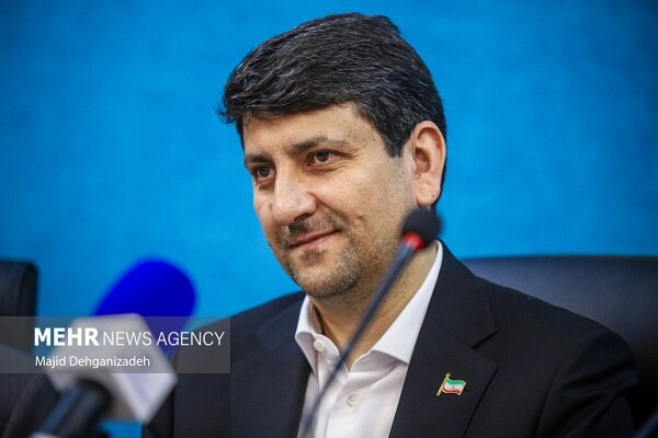 وزیر ارتباطات:مشکلات تلفن همراه در زمان قطعی برق را به حداقل می‌رسانیم