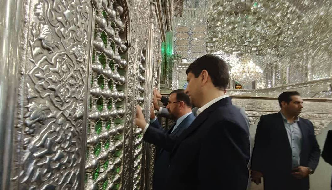 وزیر ارتباطات به زیارت حرم مطهر حضرت احمد بن موسی شاهچراغ (ع) رفت