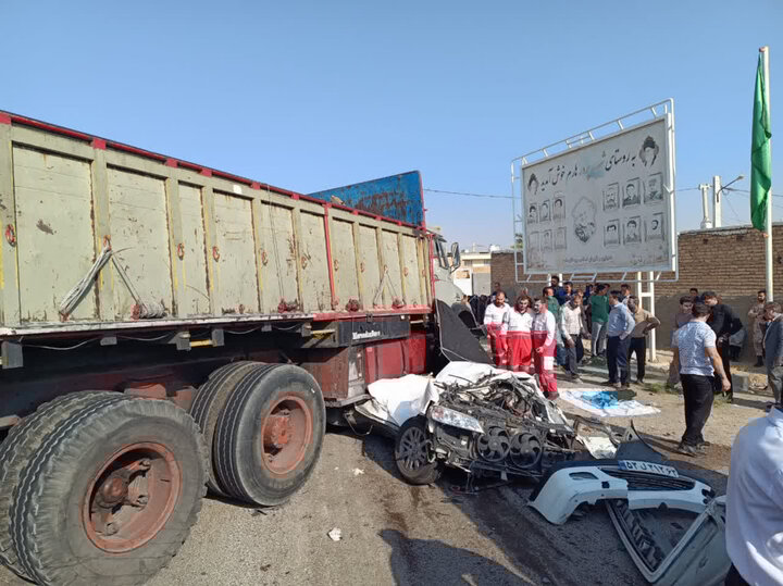 عابد: برخورد سواری با کامیون در جاده فسا به داراب ۴ کشته برجا گذاشت