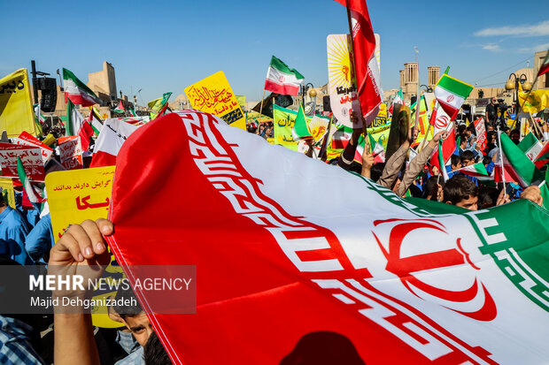 رمز پیروزی در برابر استکبار جهانی، وحدت و مقاومت است