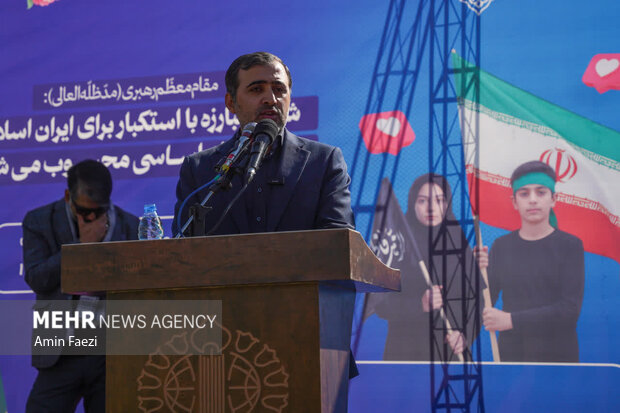 حسینی: وظیفه نسل امروز ساختن «ایران قوی» است