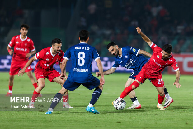 برد یک نیمه‌ای پرسپولیس مقابل استقلال خوزستان