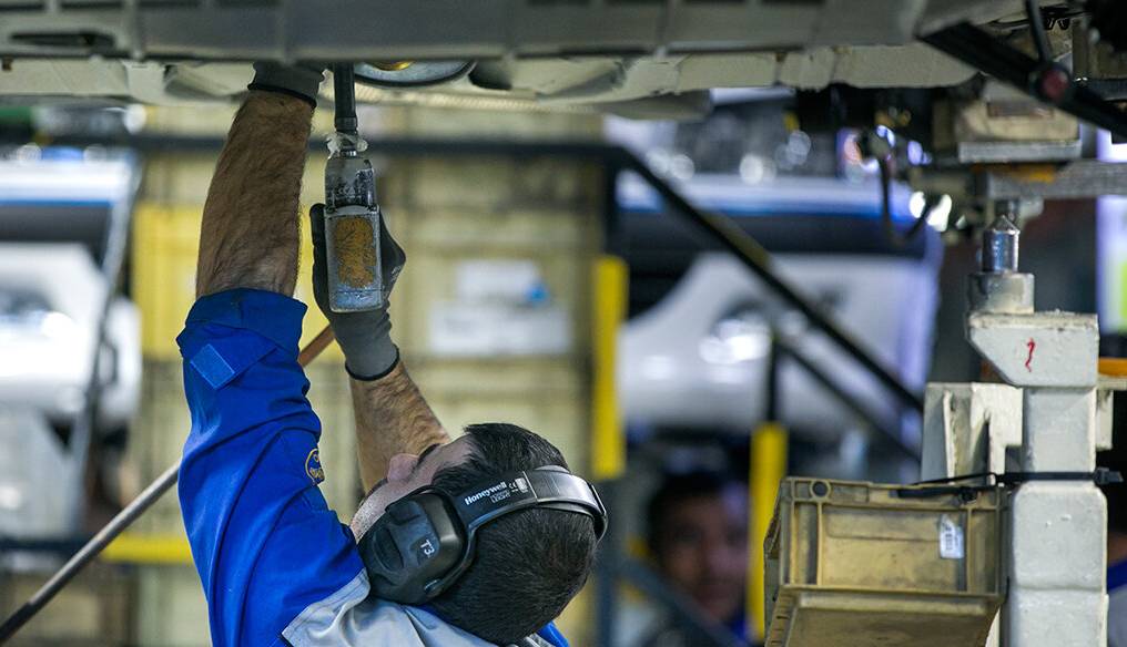 فاصله صنعت از خط قرمز رکود