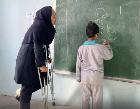 درس مسئولیت‌پذیری؛ معلمی که کلاس درس را بر تخت استراحت ترجیح داد