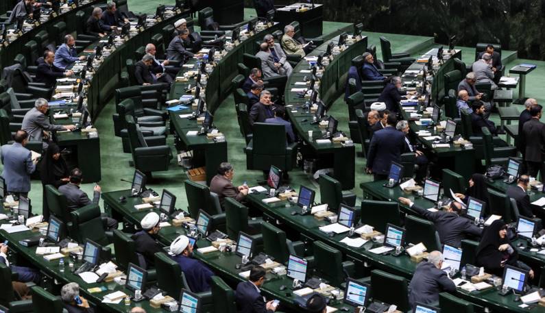 درخواست نمایندگان مجلس برای اجرای انتقال سهمیه سوخت به کارت‌های‌بانکی