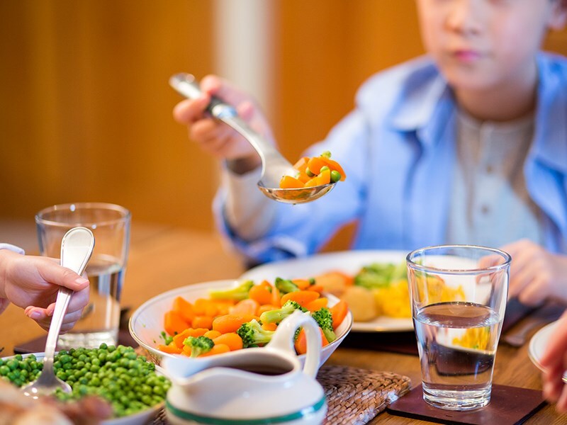 وسط غذا آب بخورید!