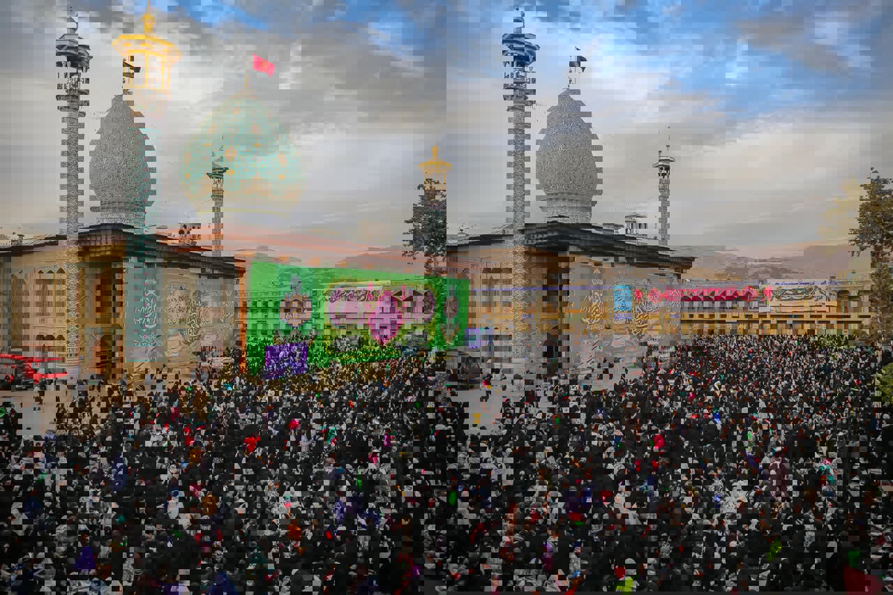 حماسه آفرینی بانوان شیرازی در گردهمایی عفاف و حجاب حرم شاهچراغ