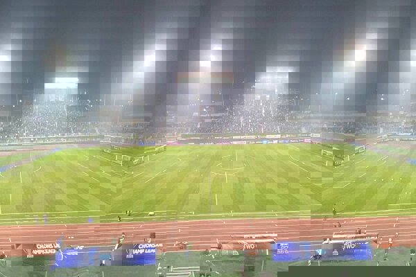 فرار هواداران از بارش شدید باران/ درخواست طرفداران استقلال از ساپینتو