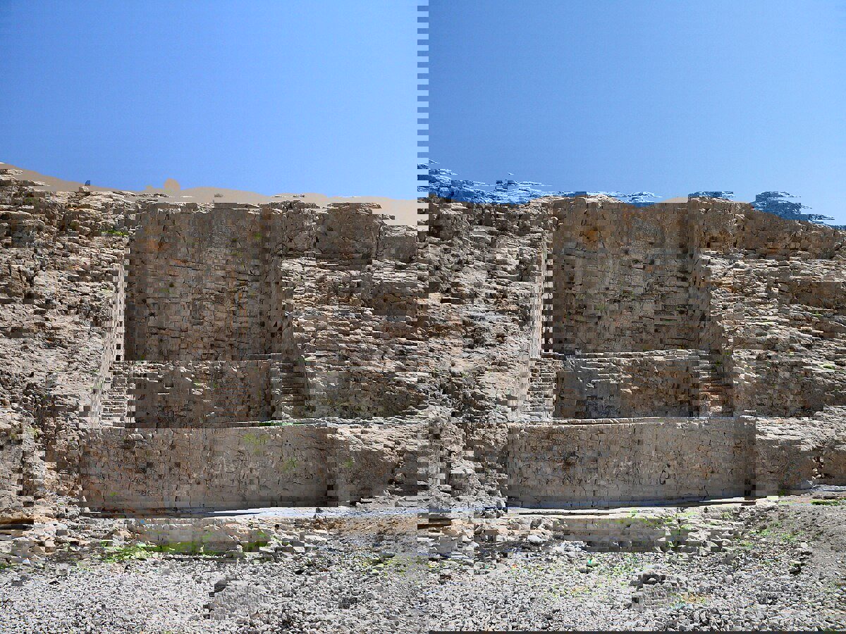 یادگاری‌نویسان بر «ایوان قدمگاه» تحت پیگرد قضایی قرار گرفتند