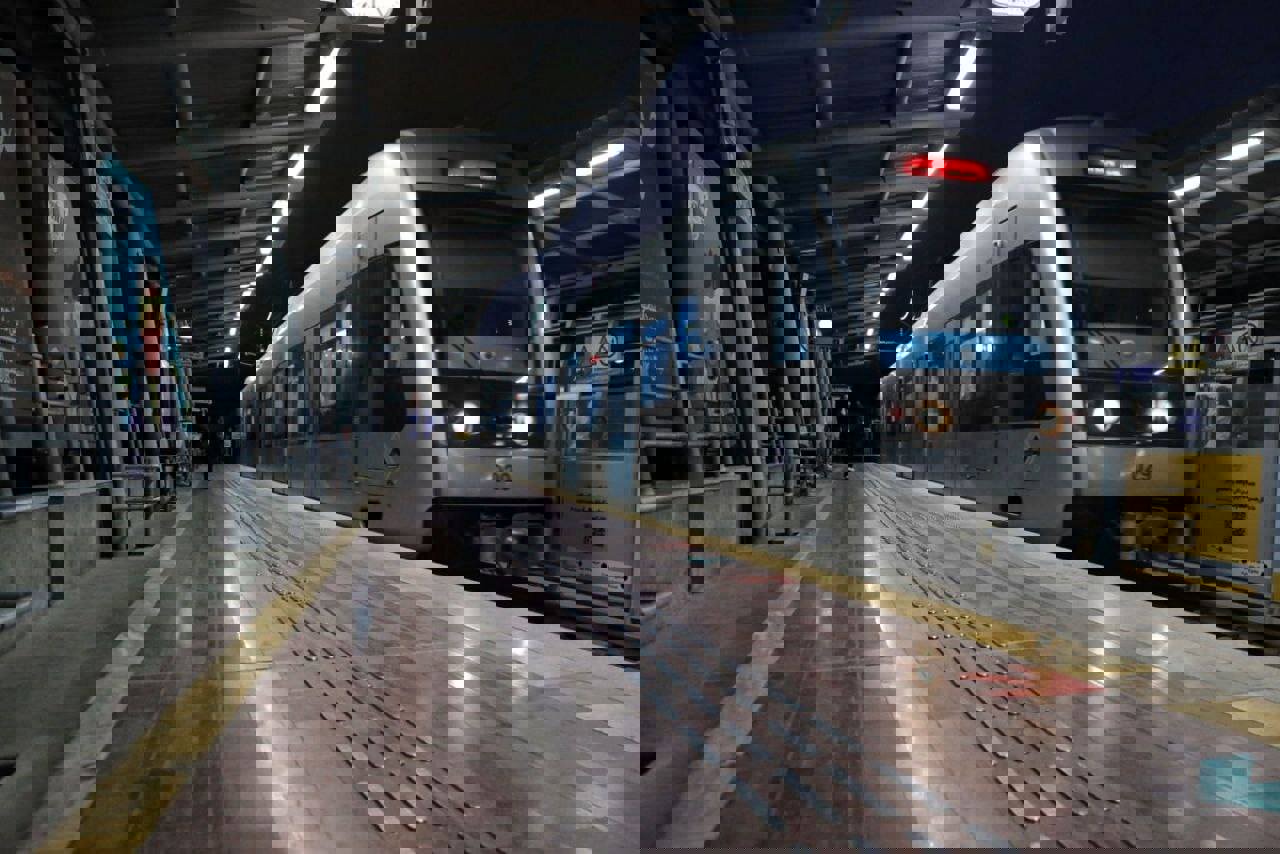 نیکزاد: مجوز واردات ۳۰ واگن قطار شهری شیراز صادر شد