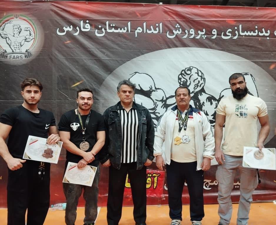 ۵ نشان رقابت‌های استانی در دستان بدنسازان آباده‌ای