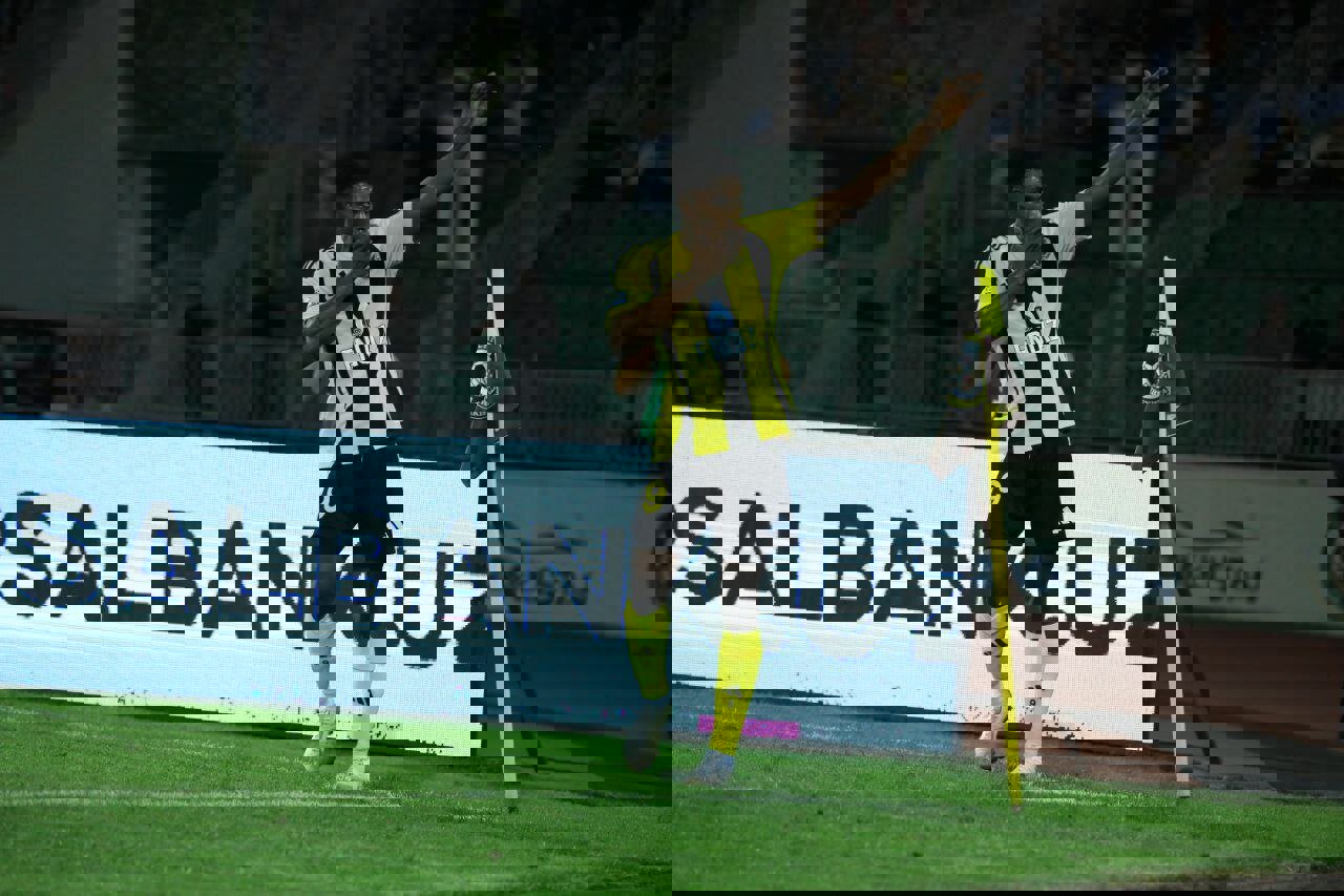 مهاجم استقلال تمرینات ویژه را آغاز کرد/ حضور کوجو در نیم فصل منتفی شد