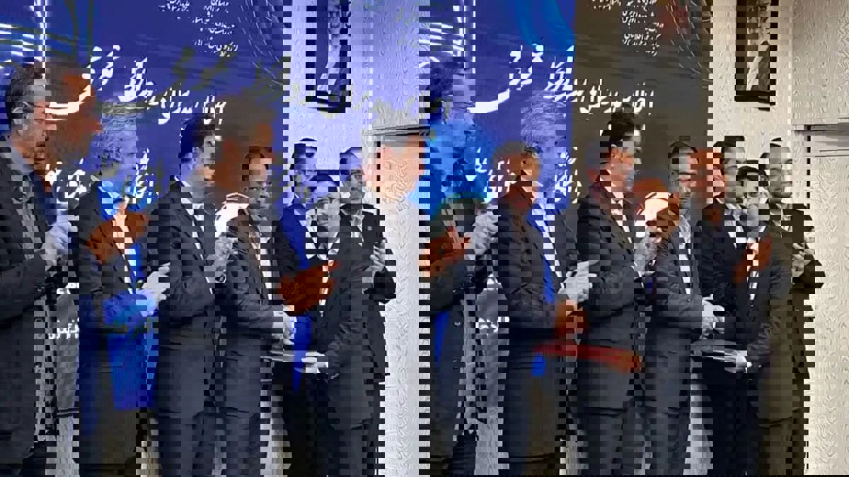 ۲ لوح تقدیر به روابط عمومی دانشگاه علوم پزشکی شیراز اهدا شد