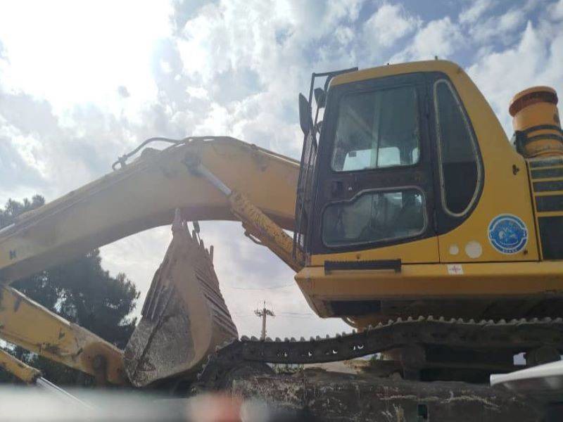 بیل مکانیکی ۱۵۰ میلیاردی قاچاق در ارسنجان