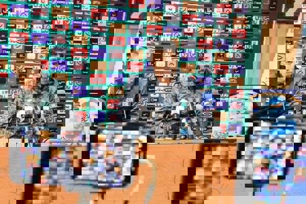 سرمربی آلومینیوم: پرسپولیس با زرنگی گل زد/ کیفیت زمین شرم‌آور است