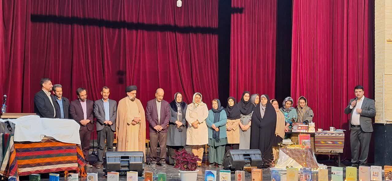 اجرای برنامه فرهنگ و هنر آباده با حضور دوستداران کتاب