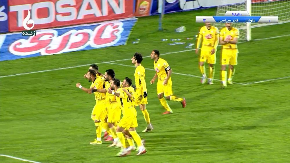 فجر سپاسی، ملوان را گلباران کرد