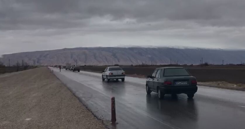 بارش برف در گردنه مروارید و باران در ۱۶ محور فارس؛ مه‌گرفتگی در ۵ گردنه