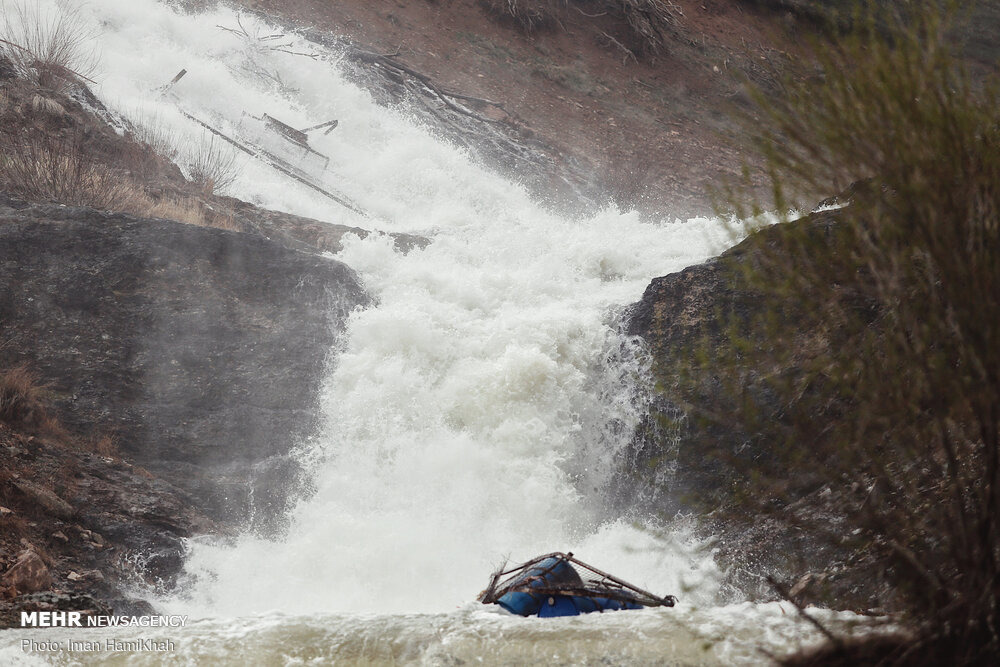 سر ریز شدن سد تنگ مهر در جنوب فارس