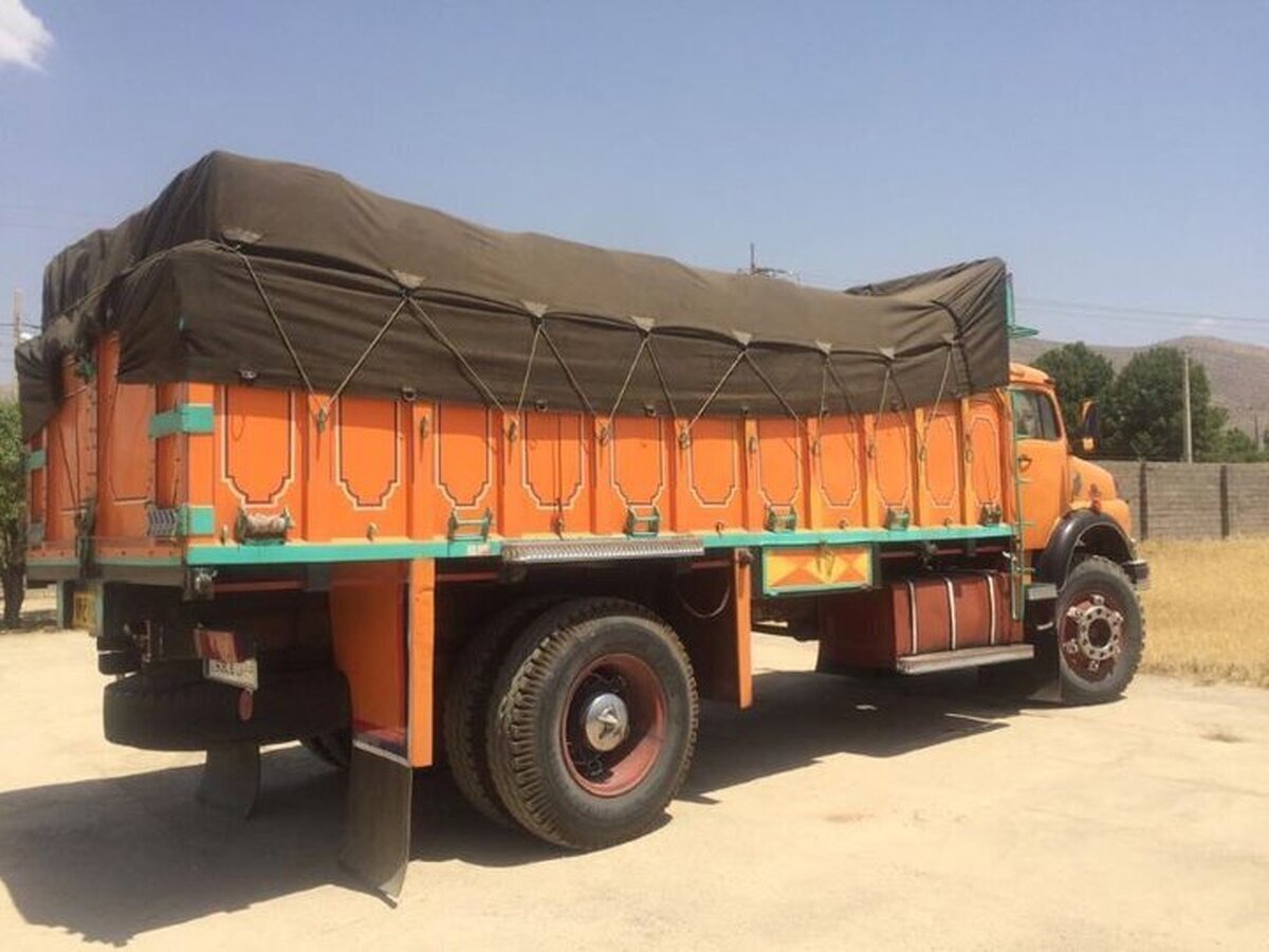 کشف حدود ۴ هزار قوطی سم حشره در ارسنجان