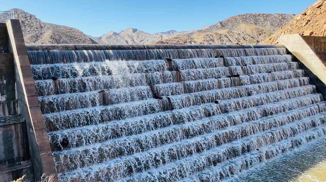 سرریز شدن سد تاخیری تغذیه‌ای تنگ مهر