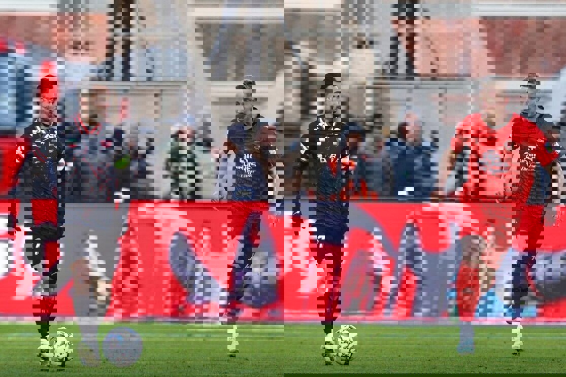 درخشش نیازمند برای تساوی بدون گل پرسپولیس و تراکتور در نیمه اول