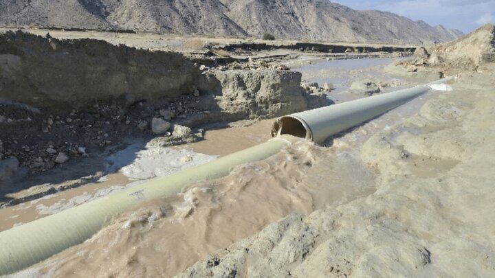 ترمیم خط انتقال آب آشامیدنی از سد سلمان فارسی