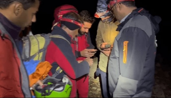 ۷ ساعت تلاش برای پیداکردن ۲ فرد مفقود شده در ارتفاعات پادنا فیروزآباد