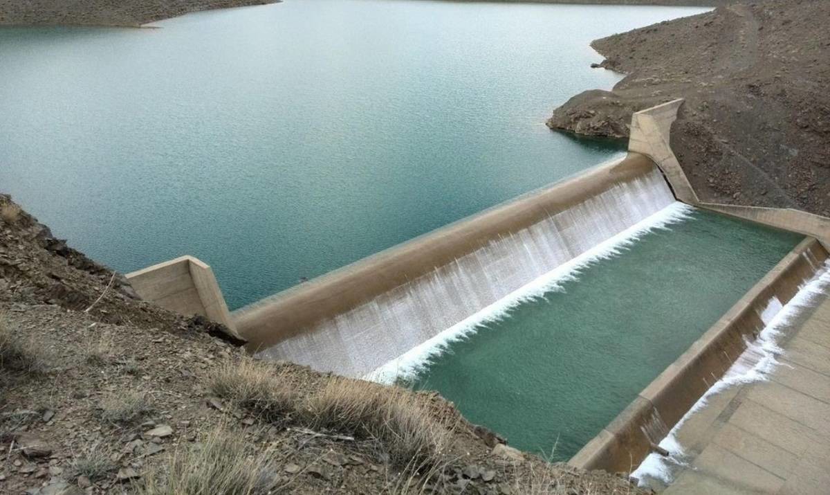 سرریز شدن سد‌های شهرستان خنج در بارندگی اخیر