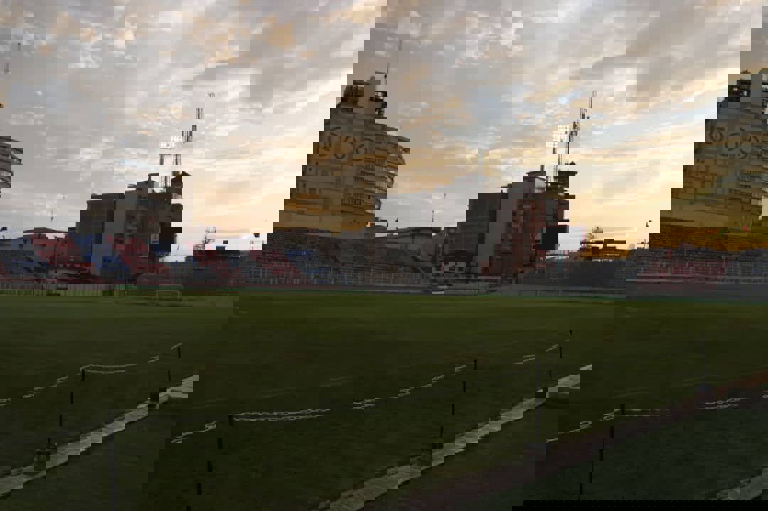 دنیامالی: ورزشگاه شهید وطنی قائم‌شهر استانداردهای AFC را ندارد