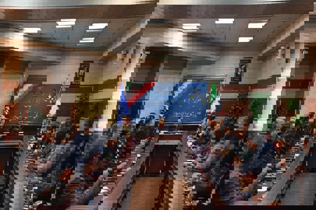 مجرب: حمایت از تولید و صنایع دانش‌بنیان اولویت اداره کل صمت فارس است