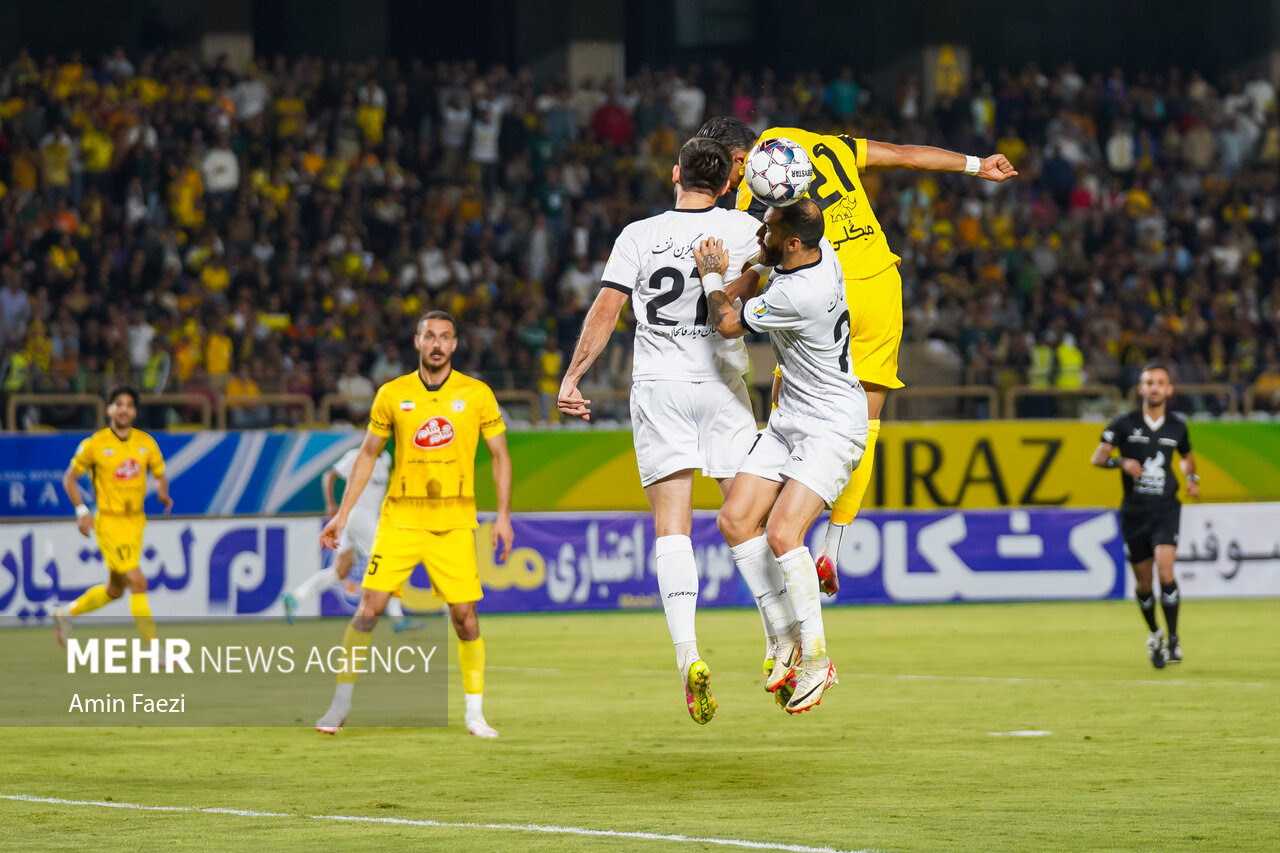 تساوی بدون گل فجر و فولاد در نیمه اول