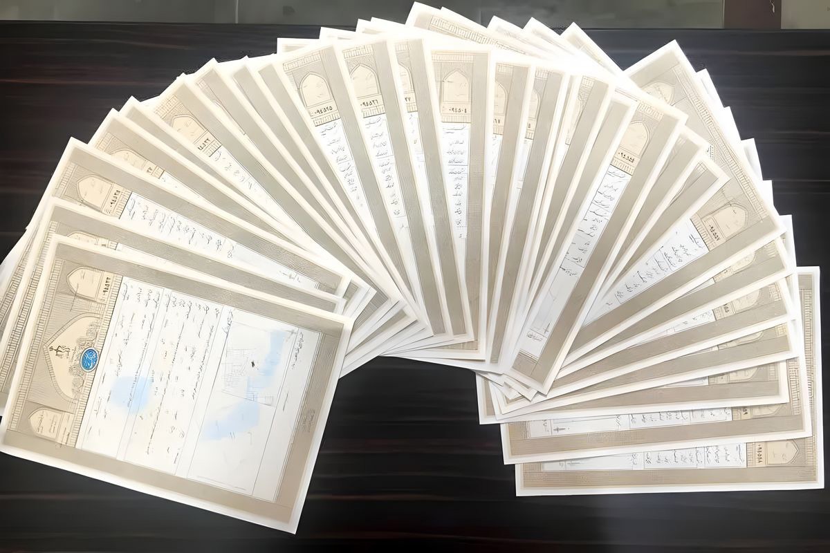 اهدای ۱۲۱ فقره سند موقوفات لارستان به اوقاف فارس